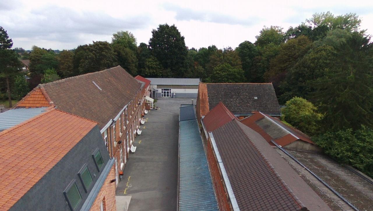 Vue du collège en drone depuis l'entrée